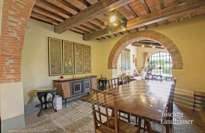 Casa di campagna in vendita Arezzo, Toscana, RIF 2993 Essbereich mit Blick in WB