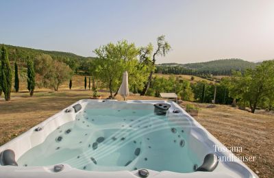 Maison de campagne à vendre Sarteano, Toscane, RIF 3005 Whirlpool mit Panoramablick