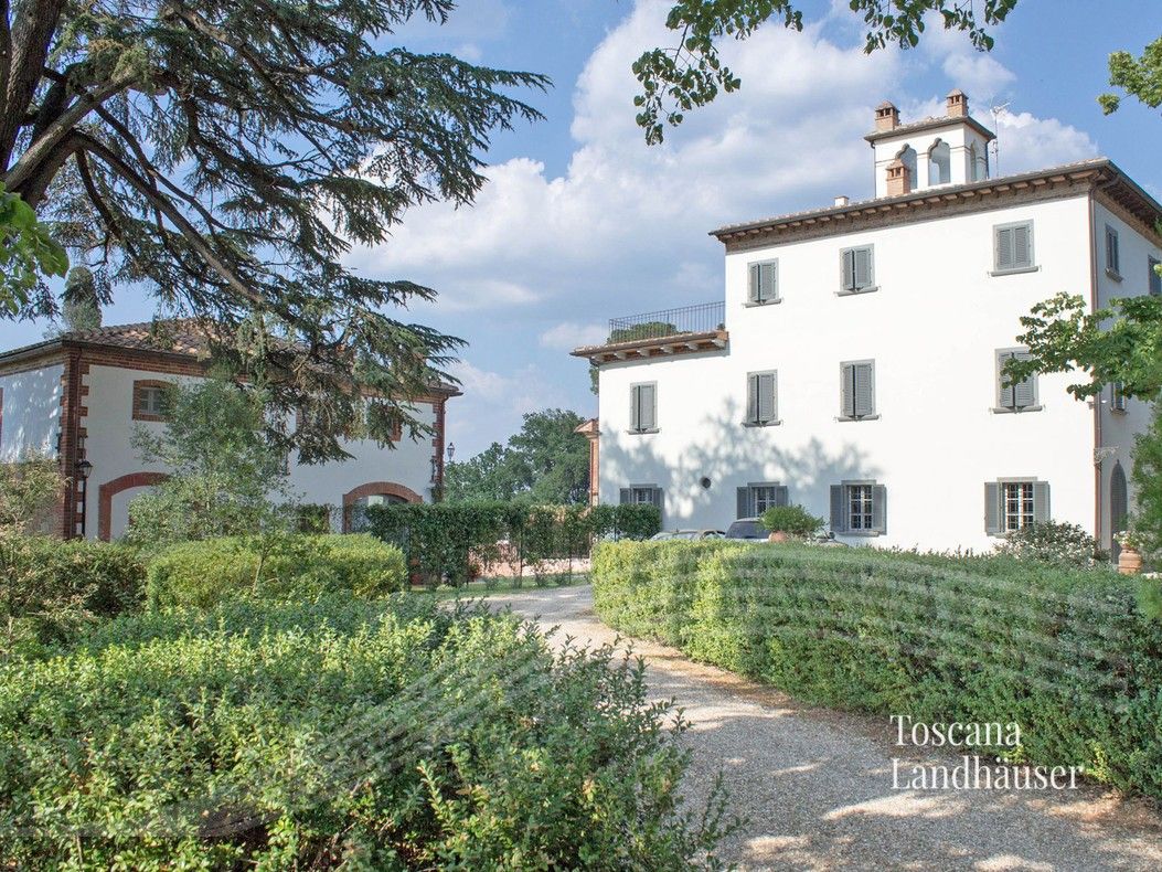 Photos Villa près d'Arezzo avec vignoble et oliveraie