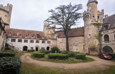 Schloss kaufen Veauce, Auvergne-Rhône-Alpes, Innenhof