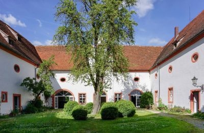 Charakterimmobilien, Schloss Stopfenheim nahe Brombachsee mit Nahwärme beheizt