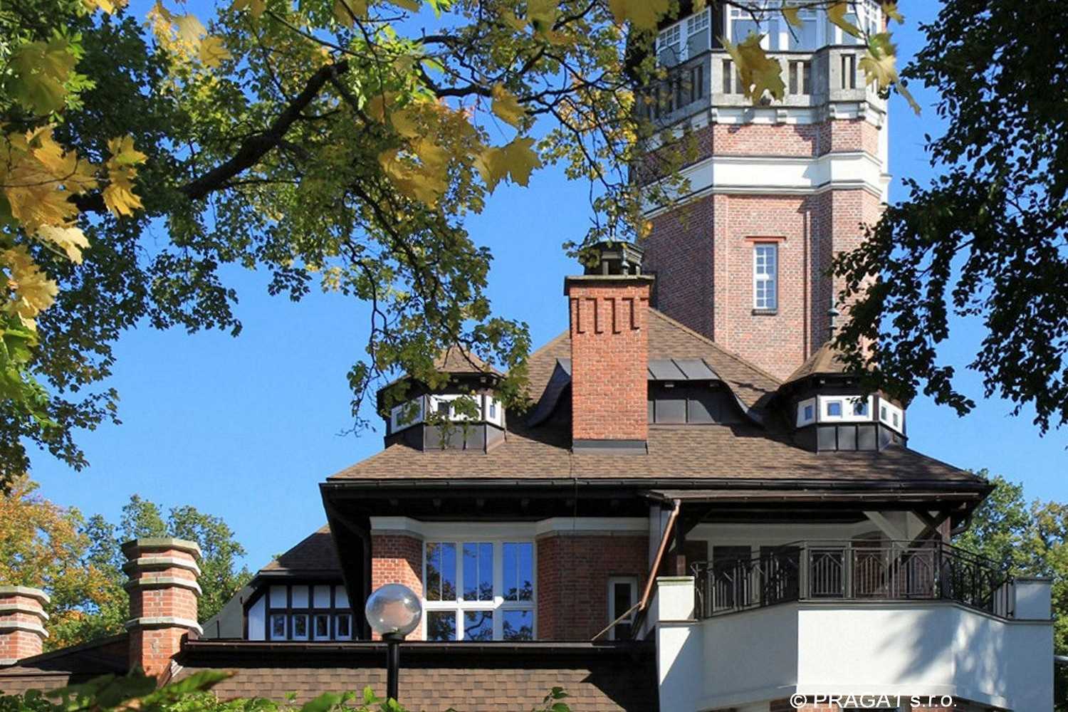 Fotos Ehemaliges Hotel mit Turm in Waldlage bei Karlsbad