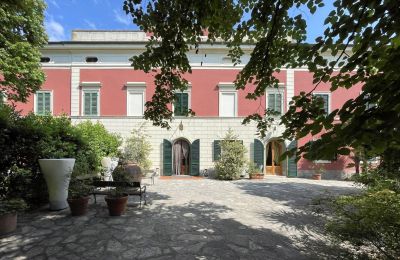 Historische Villa kaufen Lavaiano, Toskana, Vorderansicht