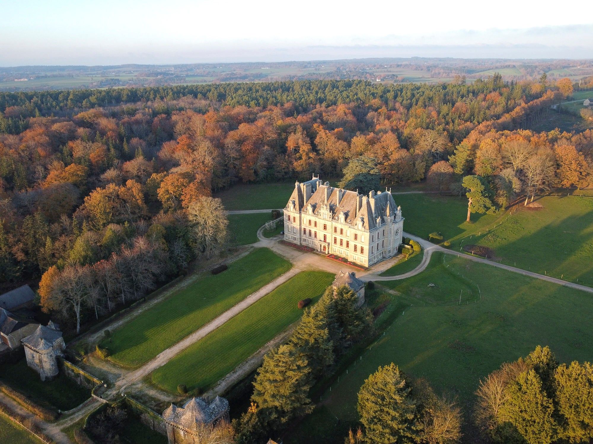 Fotos Excellentes Château in der Bretagne mit 24 Hektar Land