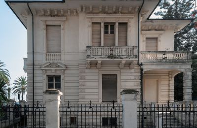 Historische Villa kaufen Albenga, Ligurien, Vorderansicht