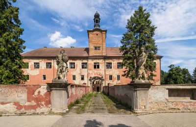 Schloss kaufen Kounice, Zámek Kounice, Středočeský kraj, Vorderansicht