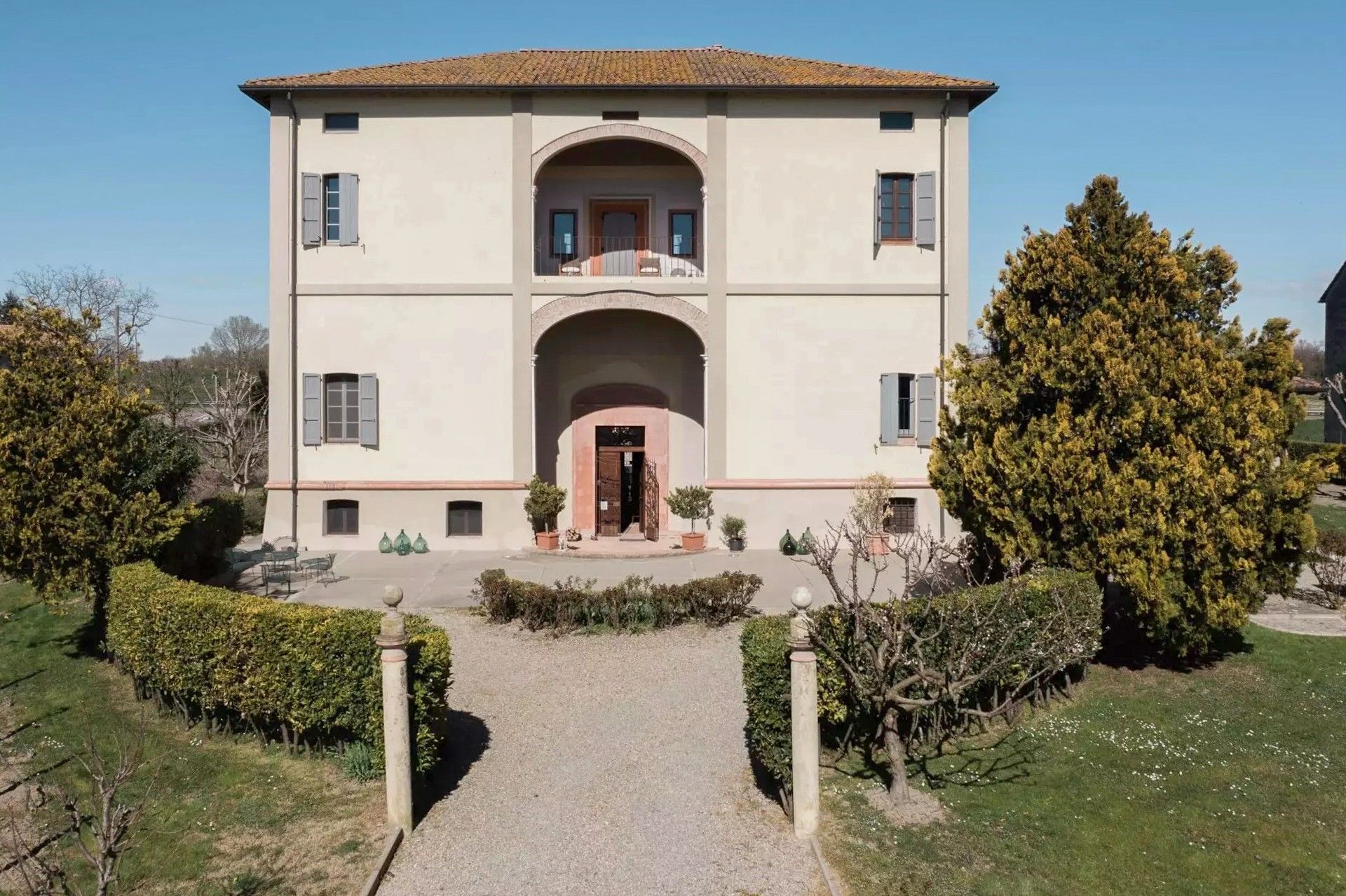 Fotos Villa mit kleinem Weinberg nördlich von Parma