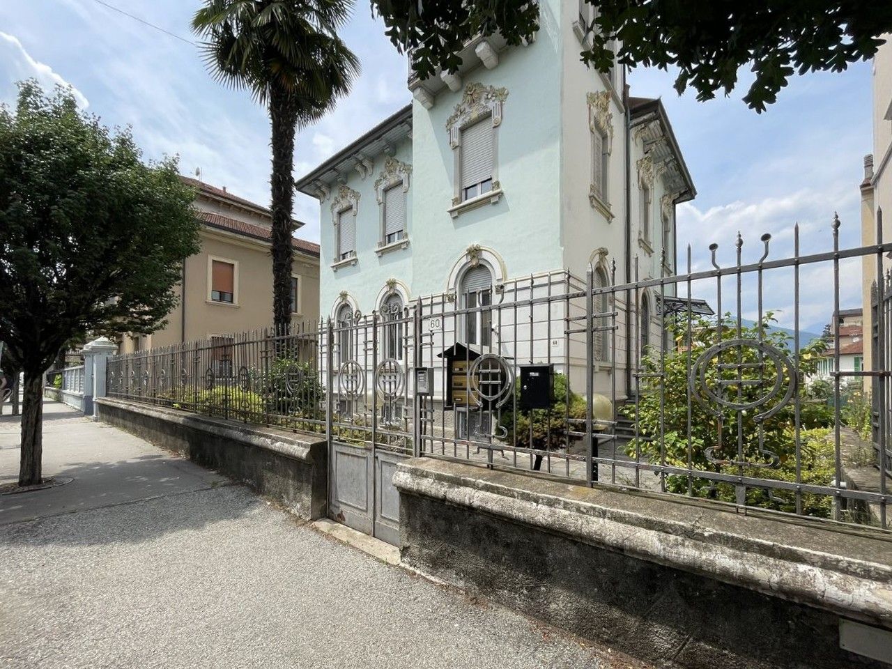 Fotos Lago Maggiore Ostufer: Drei-Zimmer-Wohnung in Jugendstilvilla in Laveno