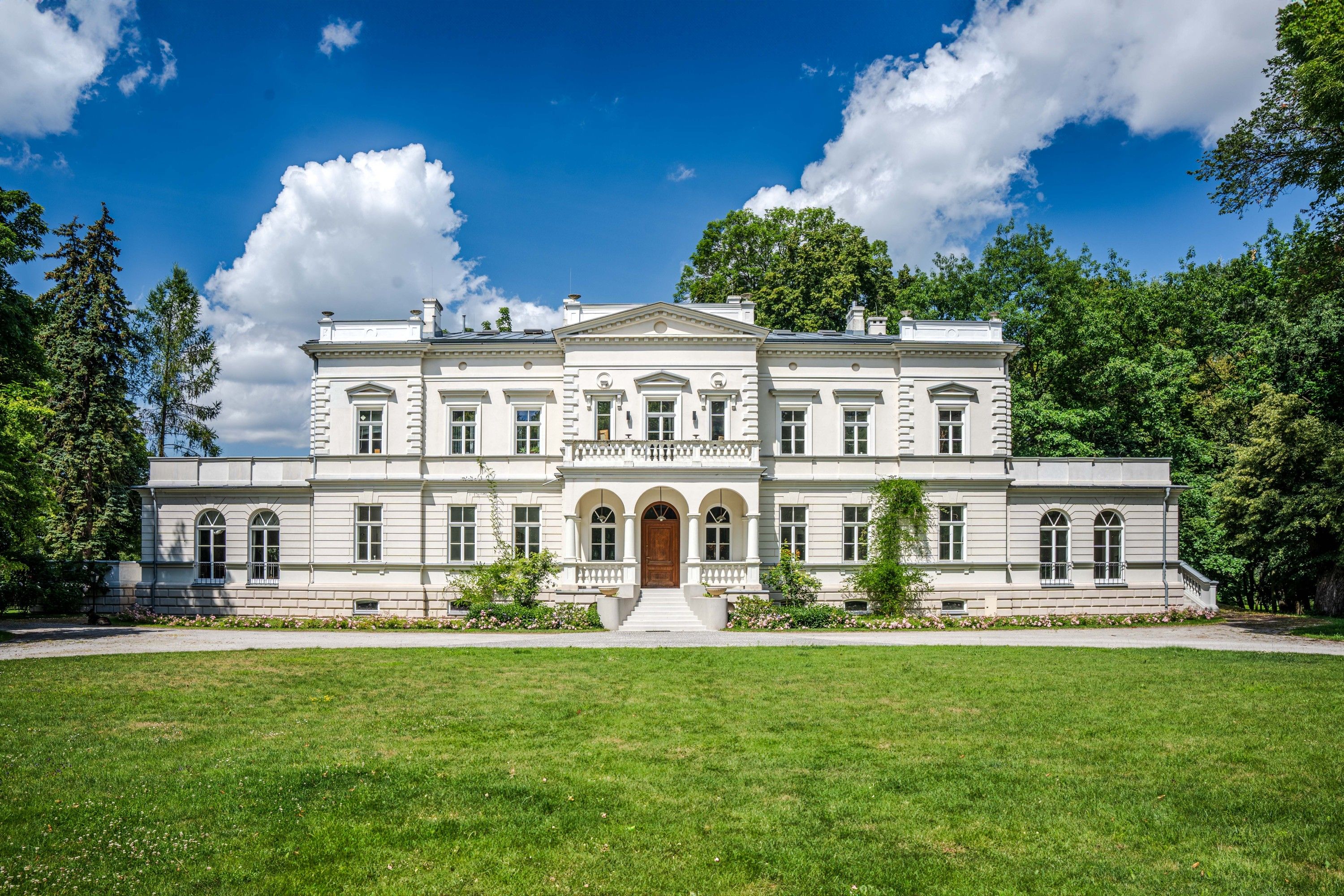 Fotos Exklusiver Neorenaissance-Palast mit Park bei Warschau