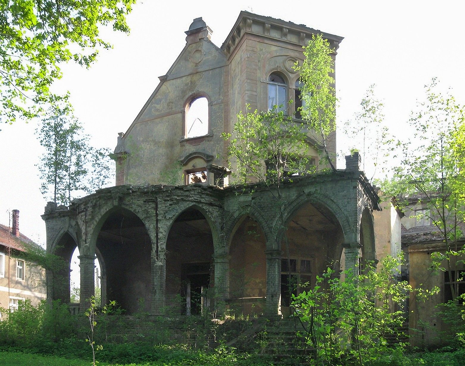 Fotos Grundstück mit Schlossruine an der polnisch-deutschen Grenze