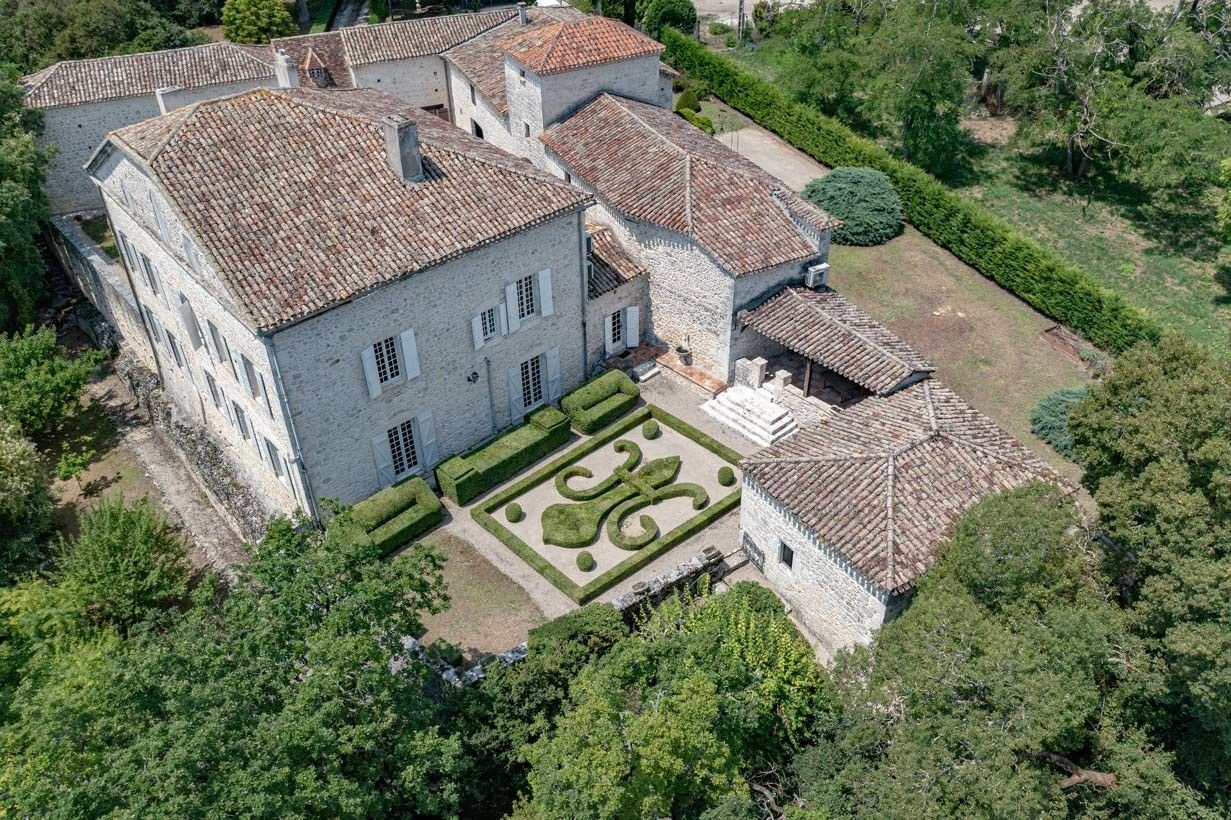 Fotos Südfrankreich: Schloss aus dem 13. Jht. mit Kapelle und Turm, 2 Hektar