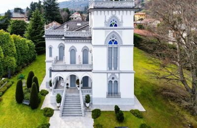 Charakterimmobilien, Sorgfältig restaurierte Historismus-Villa mit gepflegtem Park und Blick auf den Lago Maggiore