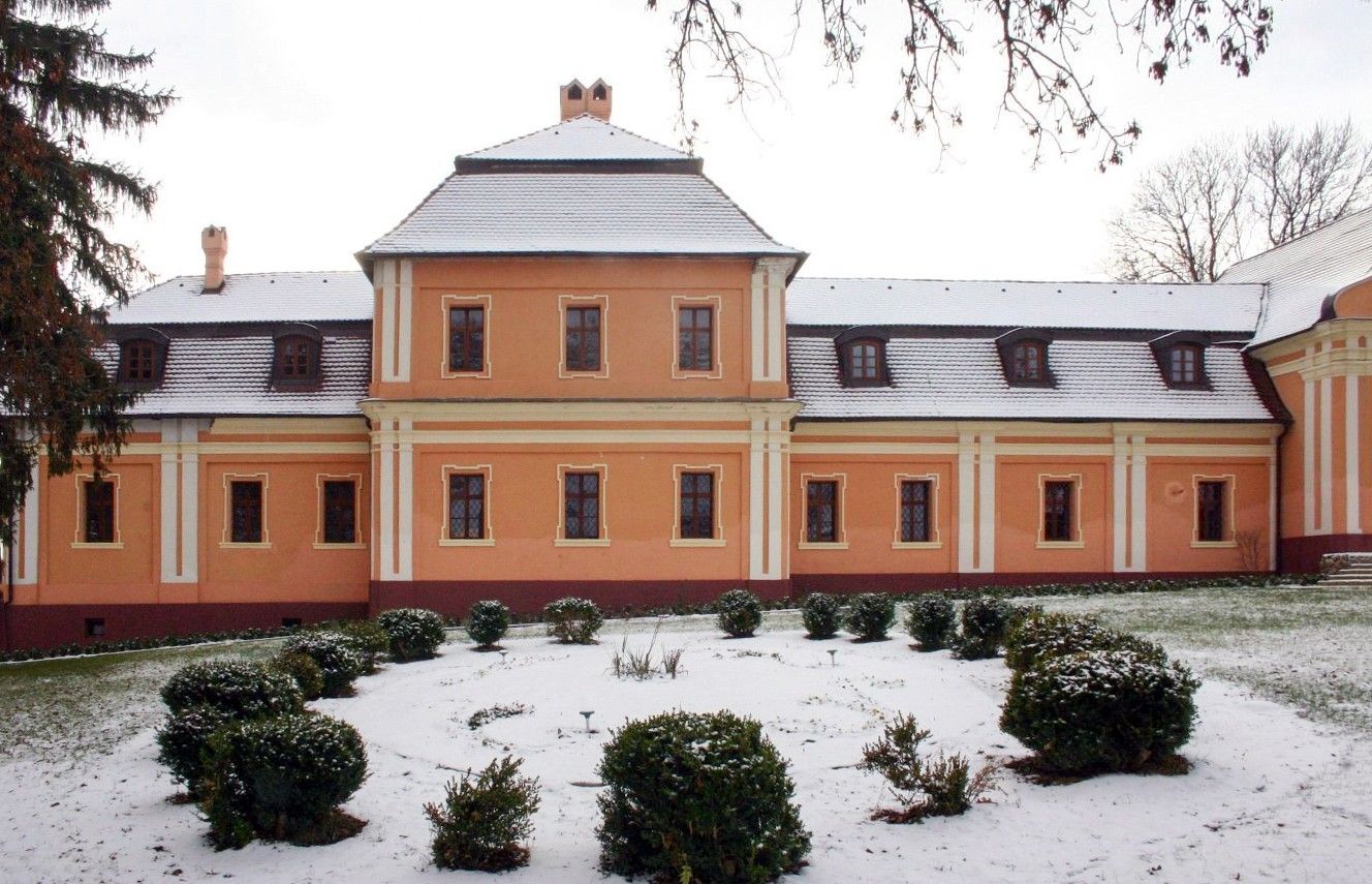 Fotos Saniertes Herrenhaus mit Kapelle in der Westslowakei