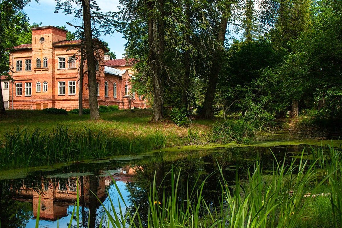 Fotos Schönes Herrenhaus im Norden von Lettland: Virķēnu muiža