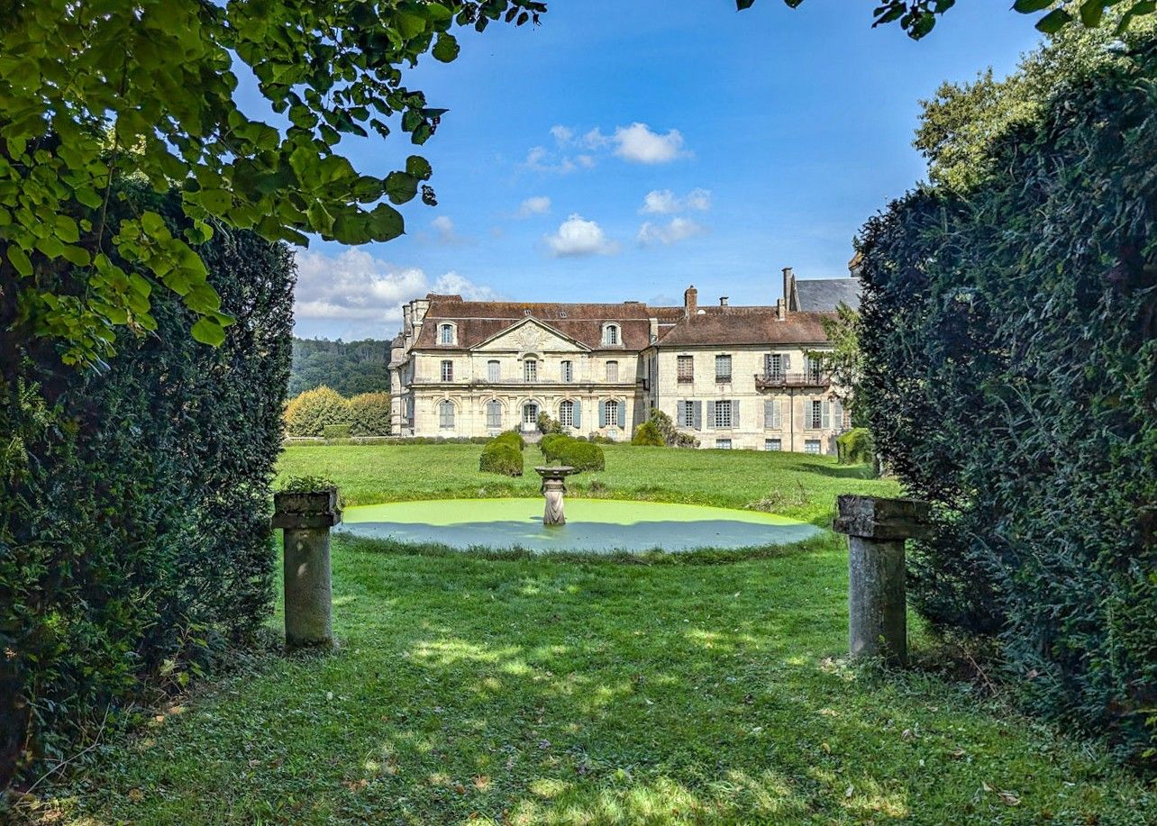 Immagini Castello e magnifici giardini, a 60 km da Parigi