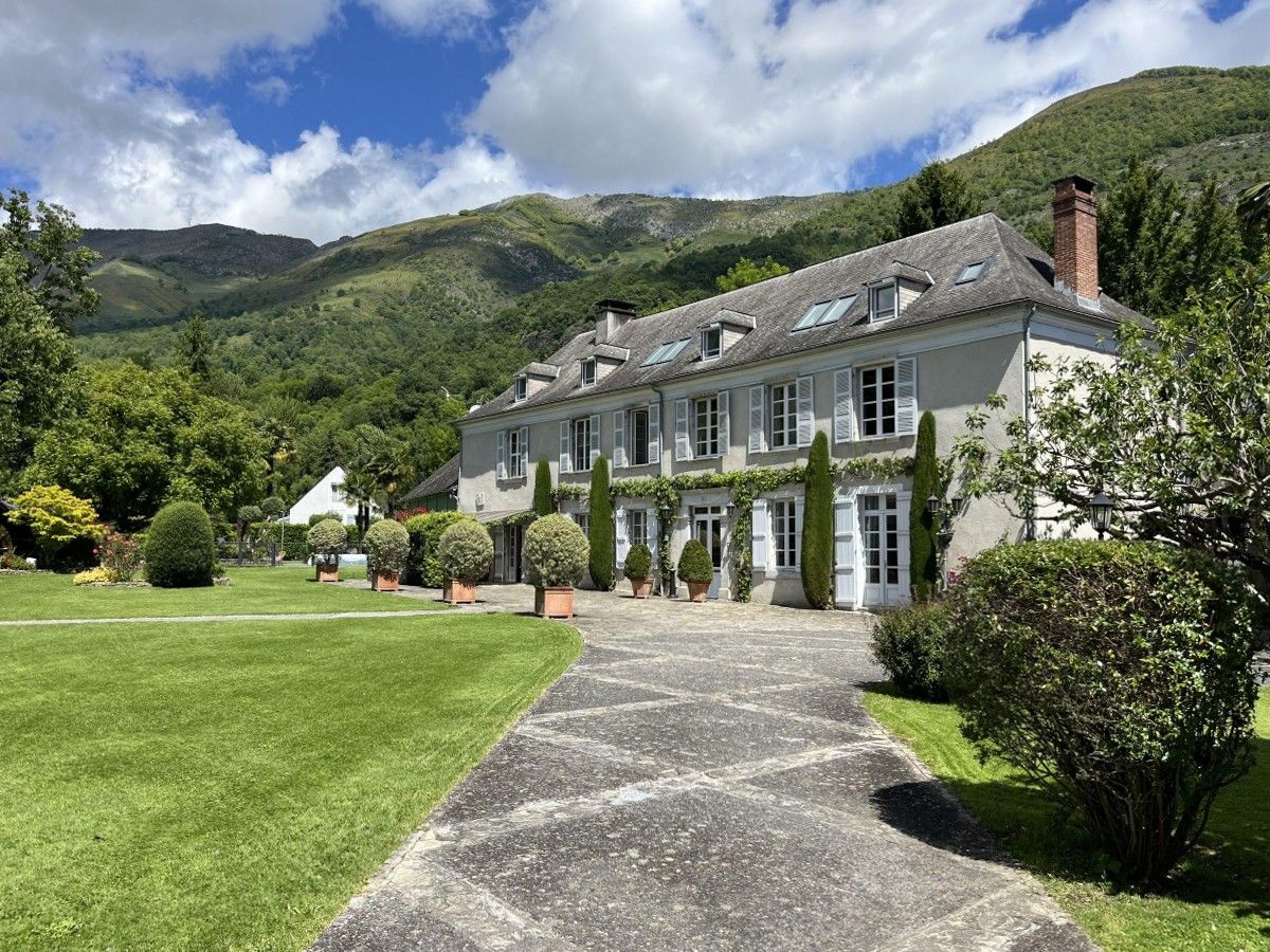 Fotos Herrenhaus mit Nebengebäuden und Park bei Lourdes - Ideales Country-Retreat