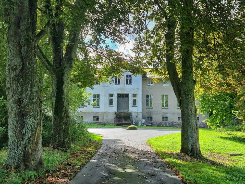 Photos Entre forêt et prairies : Manoir isolé