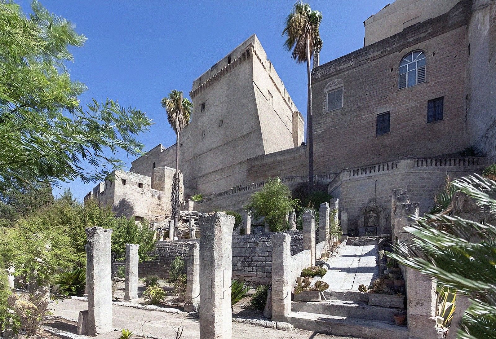 Fotos Historischer Palazzo neben der Burg von Oria, Apulien