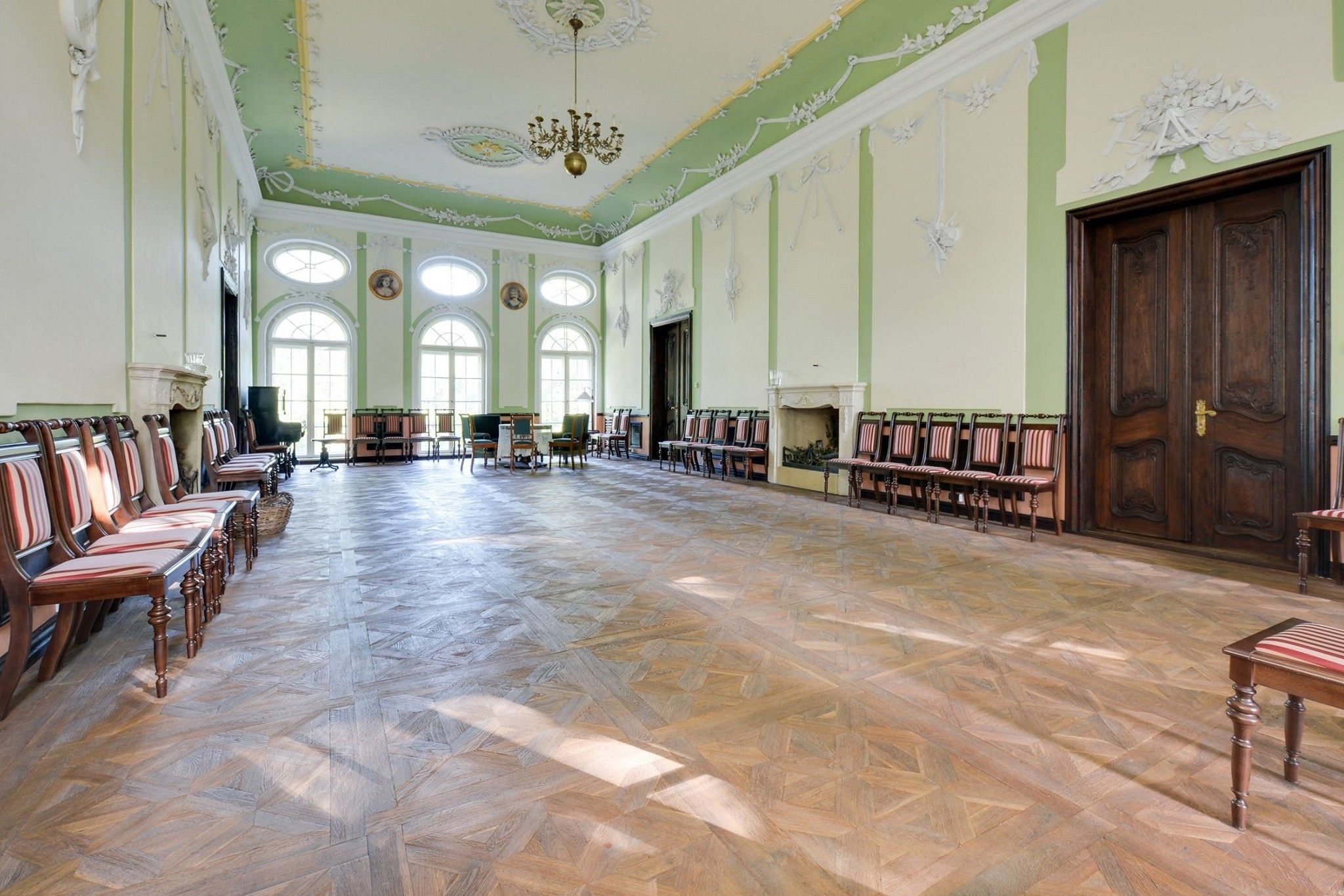 Fotos Landschloss mit Rokoko-Saal in Großpolen