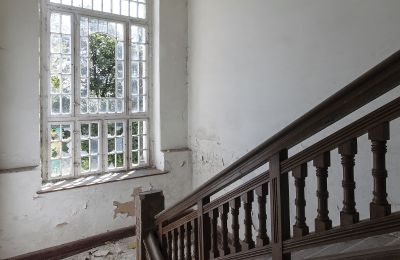 Dobrowo: Ausschreibung Schloss Klein Dubberow, Treppe