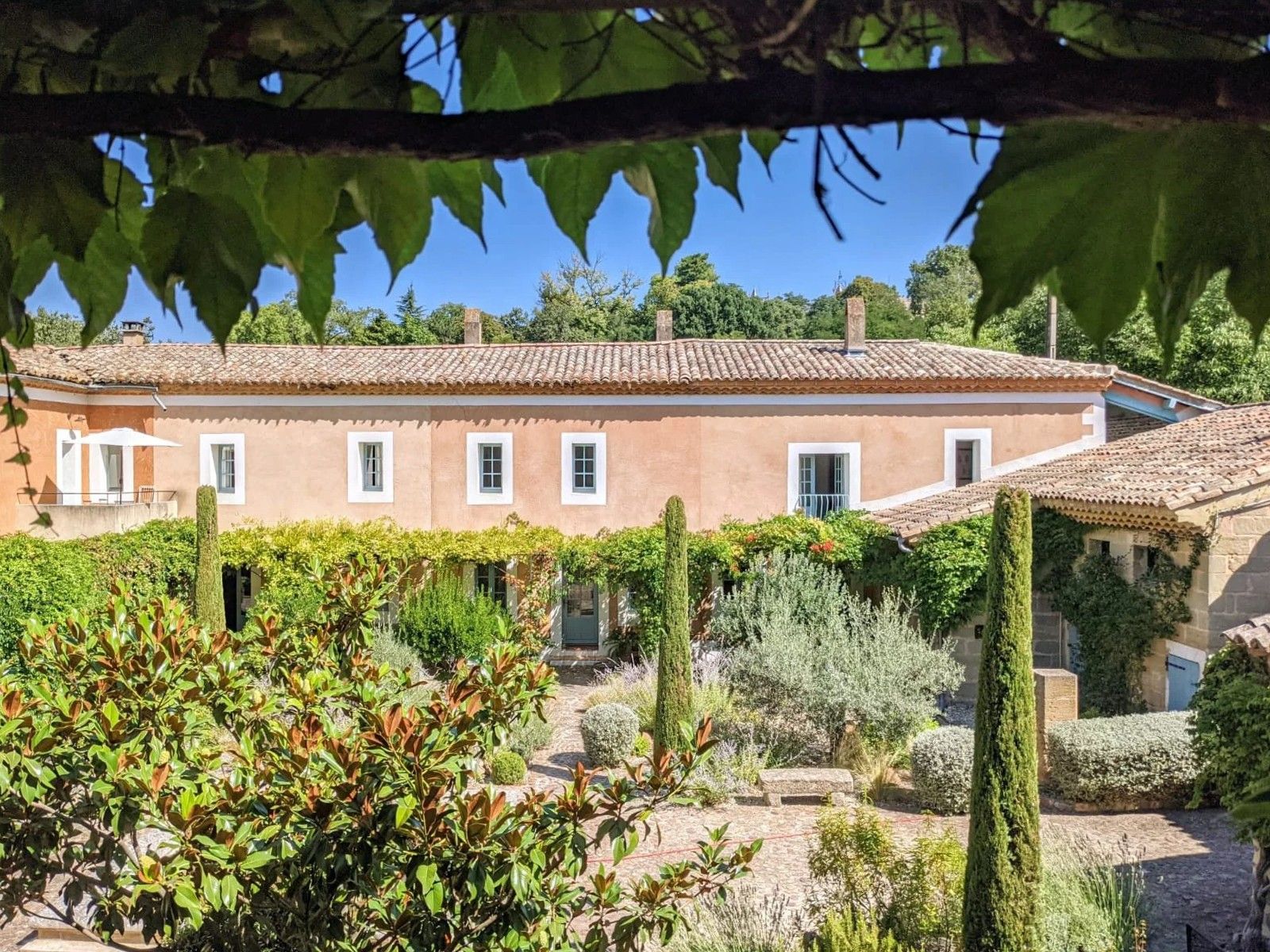 Photos Domaine avec grand jardin et gîtes