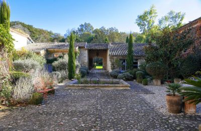 Manoir à vendre Uzès, Occitanie, Cour intérieure