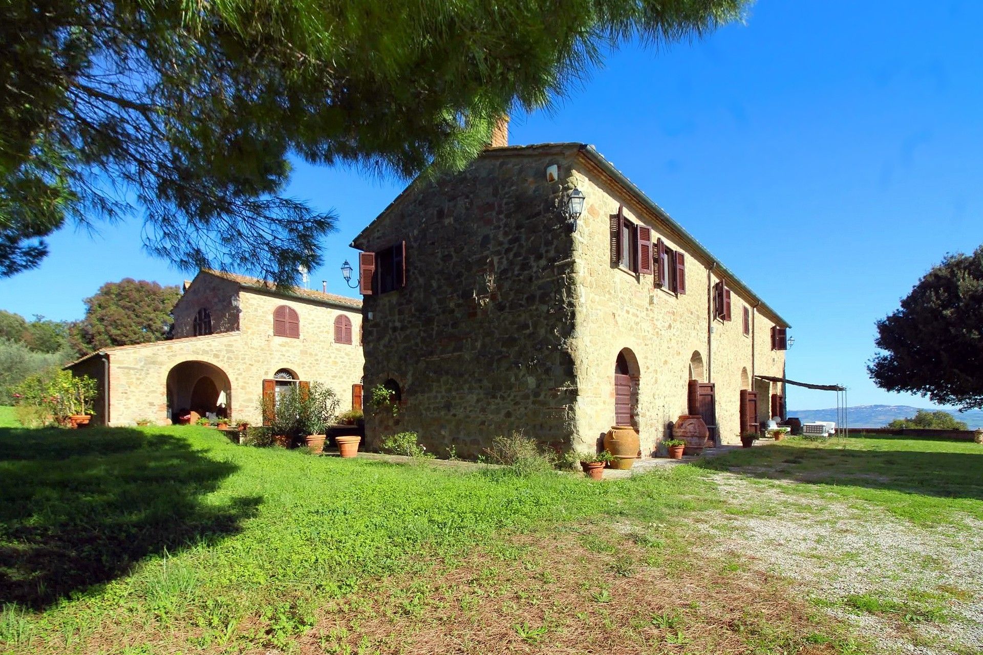 Fotos Toskana-Landhaus mit zwei Gebäuden, Panoramablick und Pool