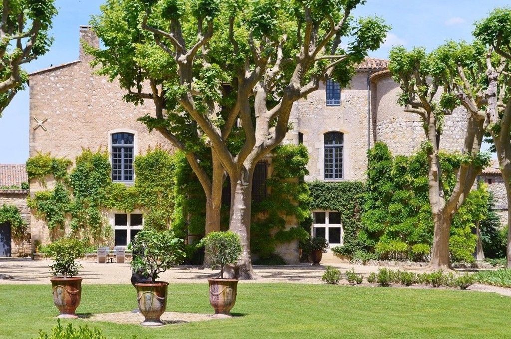 Photos Château du 13ème siècle avec parc et piscine