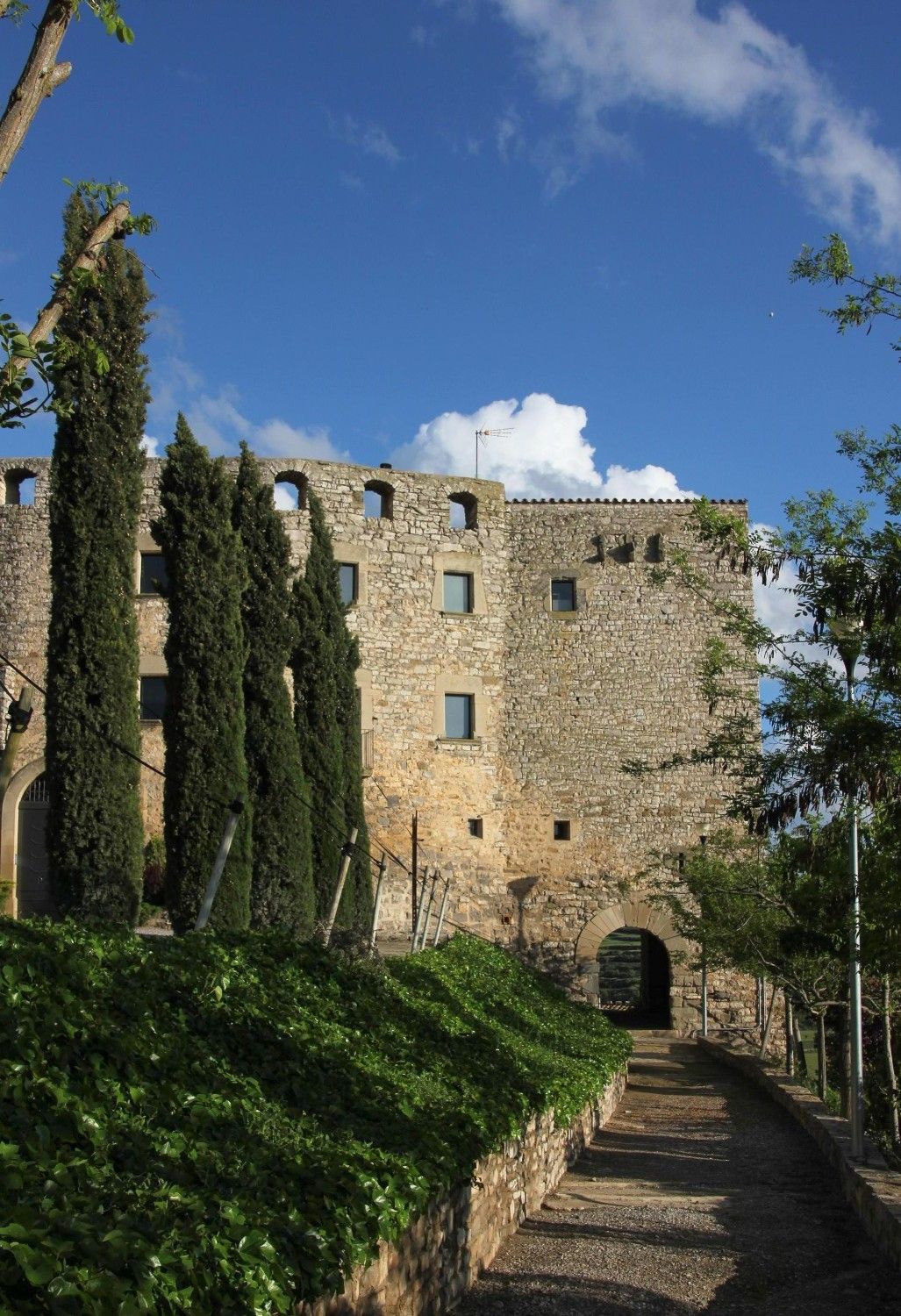 Fotos Mittelalterliche Burg in Spanien, 100 km nördlich von Barcelona