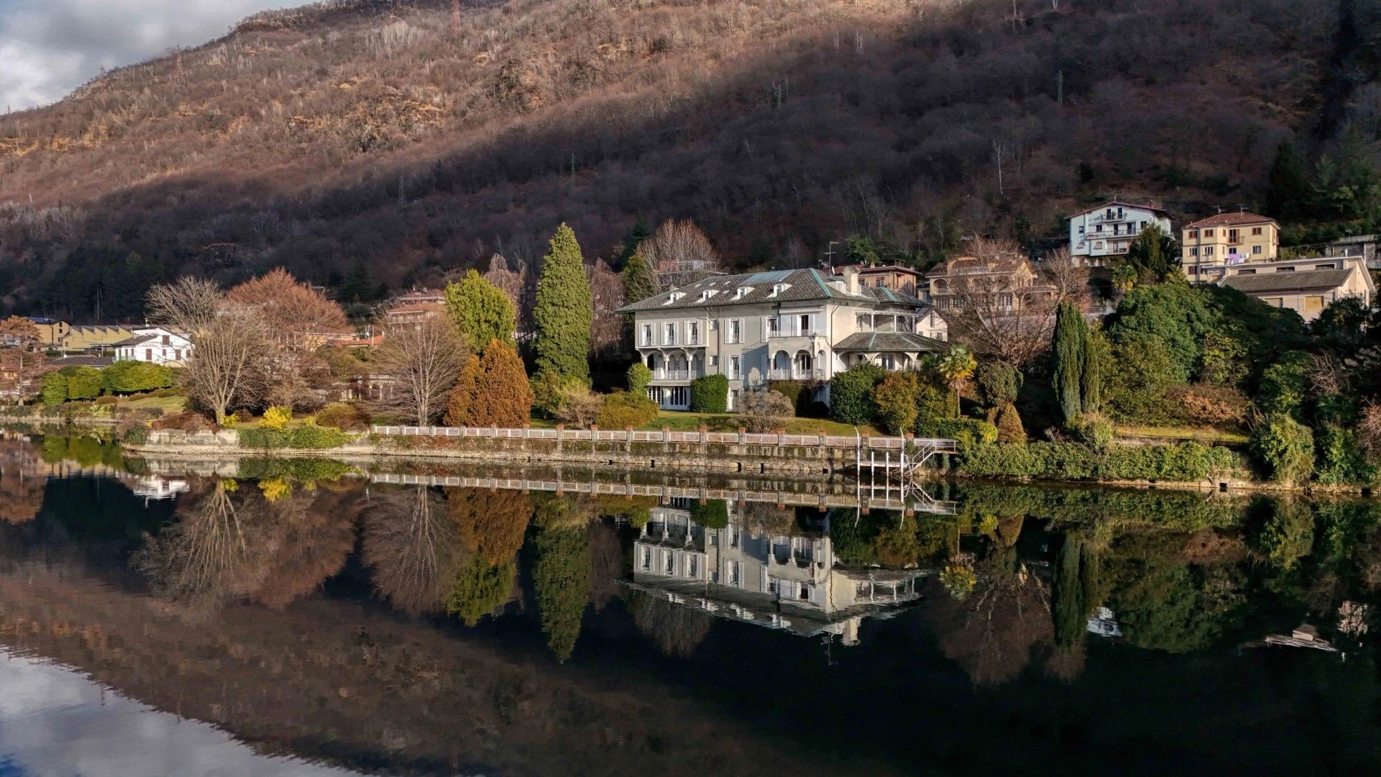 Immagini Gioiello di architettura del dopoguerra: Villa a Omegna sul Lago d'Orta