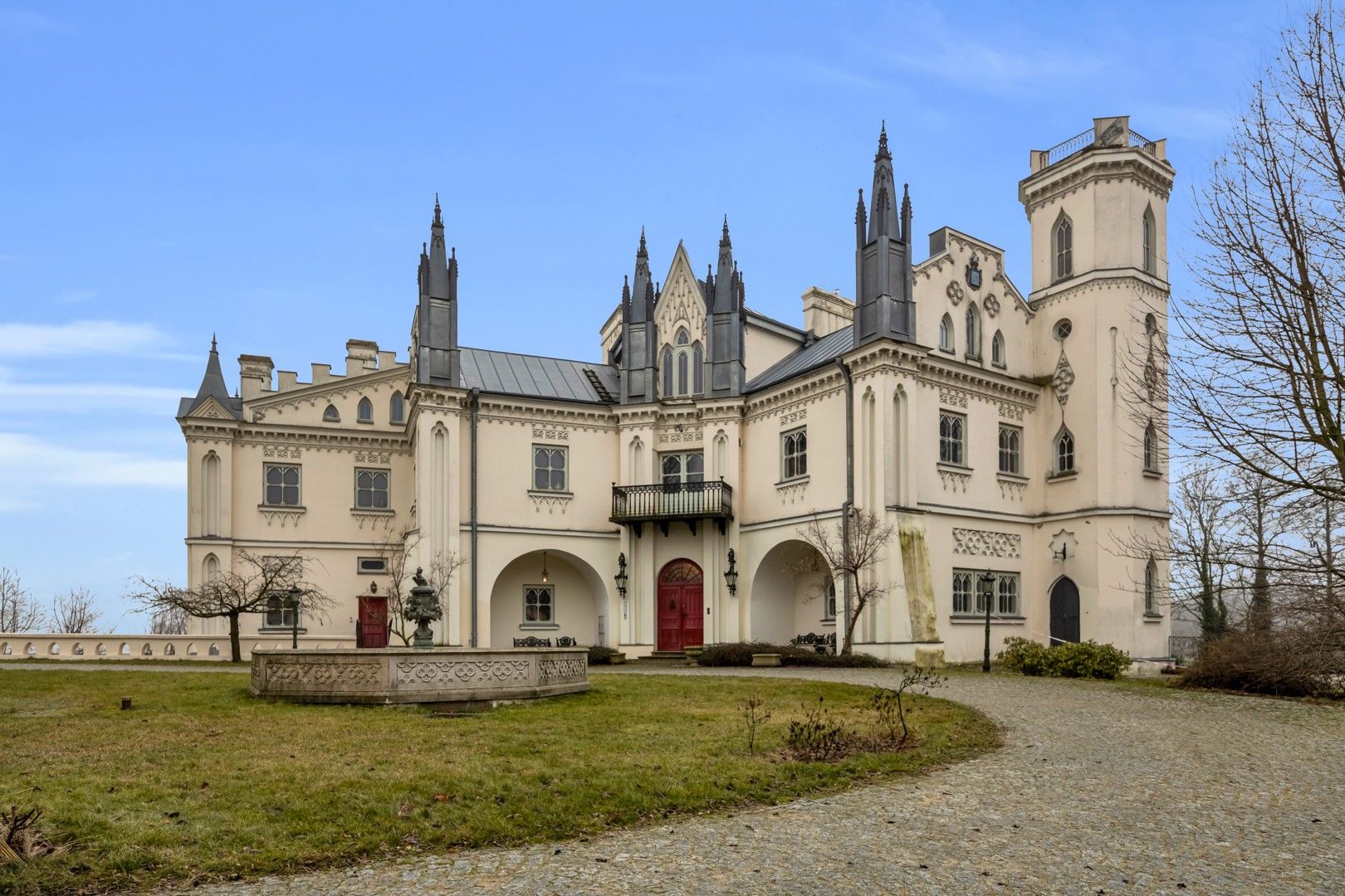 Fotos Einzigartiges und hochwertig saniertes Schloss in Masowien