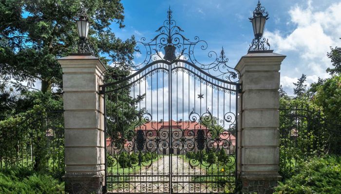 Können ausländische Bürger ein Schloss, ein Herrenhaus oder einen Gutshof in Polen kaufen?