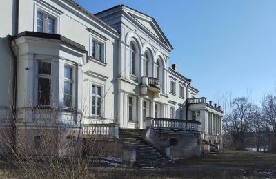 Schloss kaufen Lubstów, Pałac w Lubstowie, Großpolen, Seitenansicht