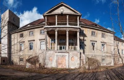 Leerstehendes Schloss Helmsdorf: Verfall, Diebstahl, Zerstörung und Geistergeschichten