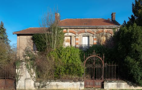  - Stilvolles Anwesen in Frankreich mit Sanierungsbedarf