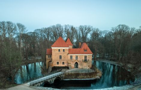 Oporów, Zamek w Oporowie - Schloss in Oporów bei Kutno