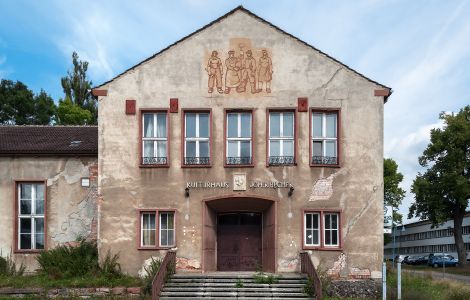 /pp/cc_by/thumb-deutschland-mecklenburg-vorpommern-bandelin-kulturhaus-johannes-r-becher.jpg