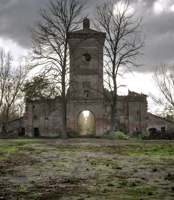 Verlassenes Schloss in Italien, Italien