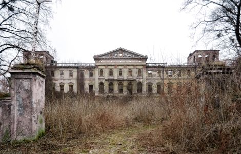 Sławików, Parkowa - Schloss Bergkirch in Schlesien